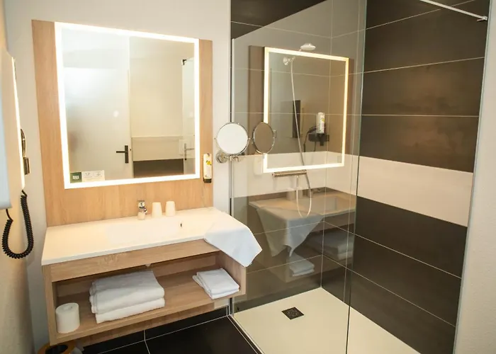 De L'ile 3* Custines