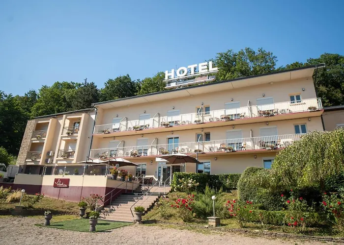 De L'ile מלון 3*