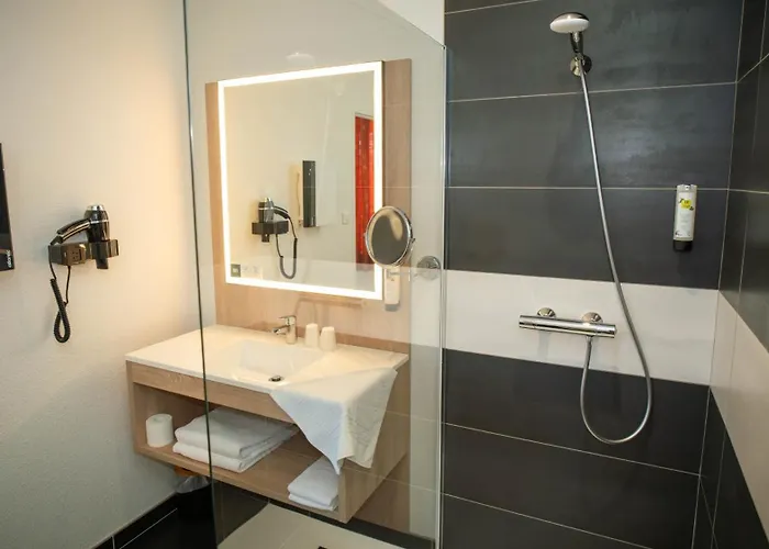 De L'ile מלון Custines